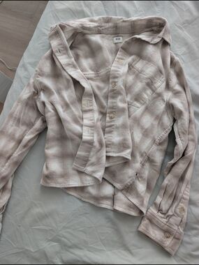 UNIQLO Soft Plaid Button-Up Shirt Jacket in Beige and Light Gray